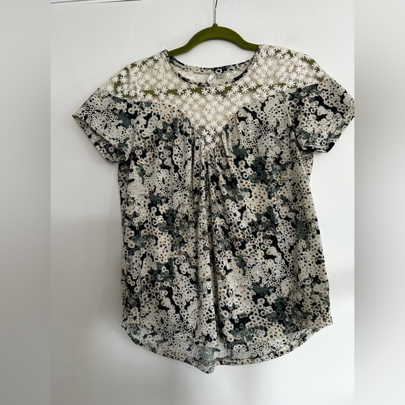 LC Lauren Conrad Top with Daisy White Lace Yoke. Mini Floral Print. Soft, Flowy. - Picture 1 of 16